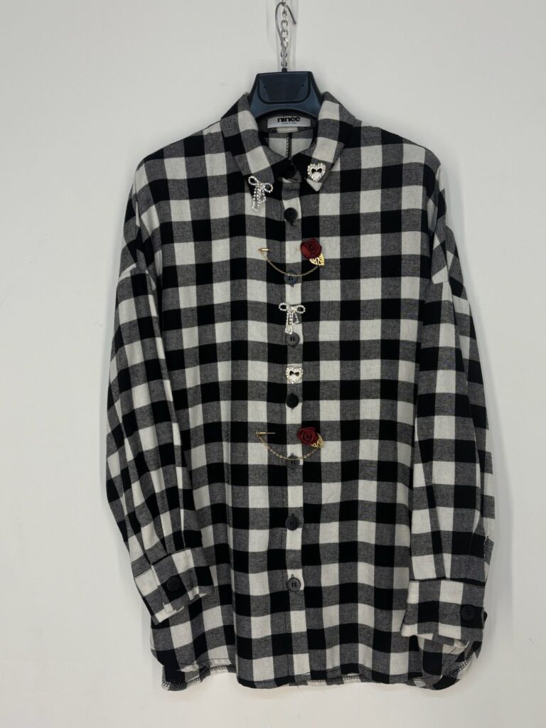 Camicia a quadri con spille frontali
